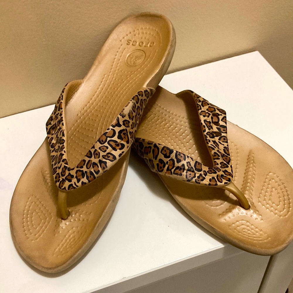 Crocs WOMEN'S LEOPARD FLIP W7
